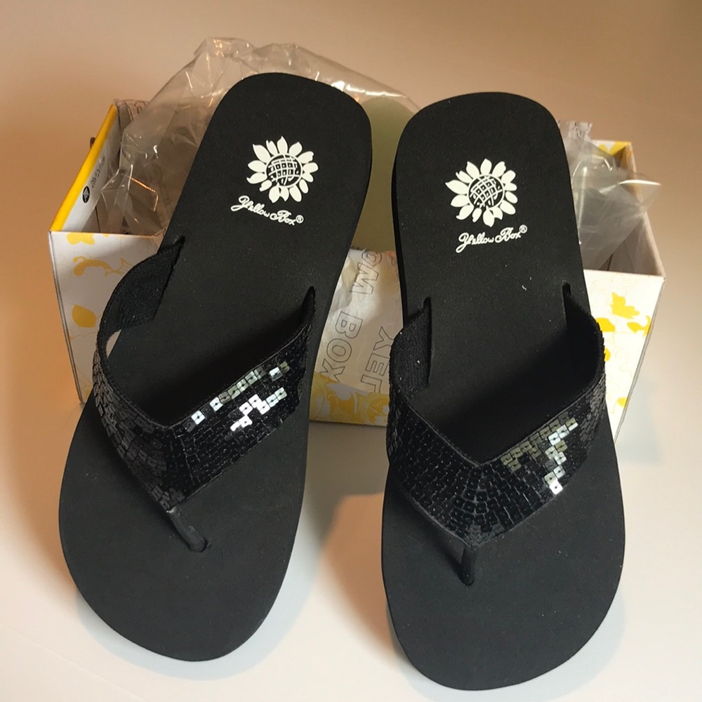 Yellow box Sandy black sequined flip flops 7.5